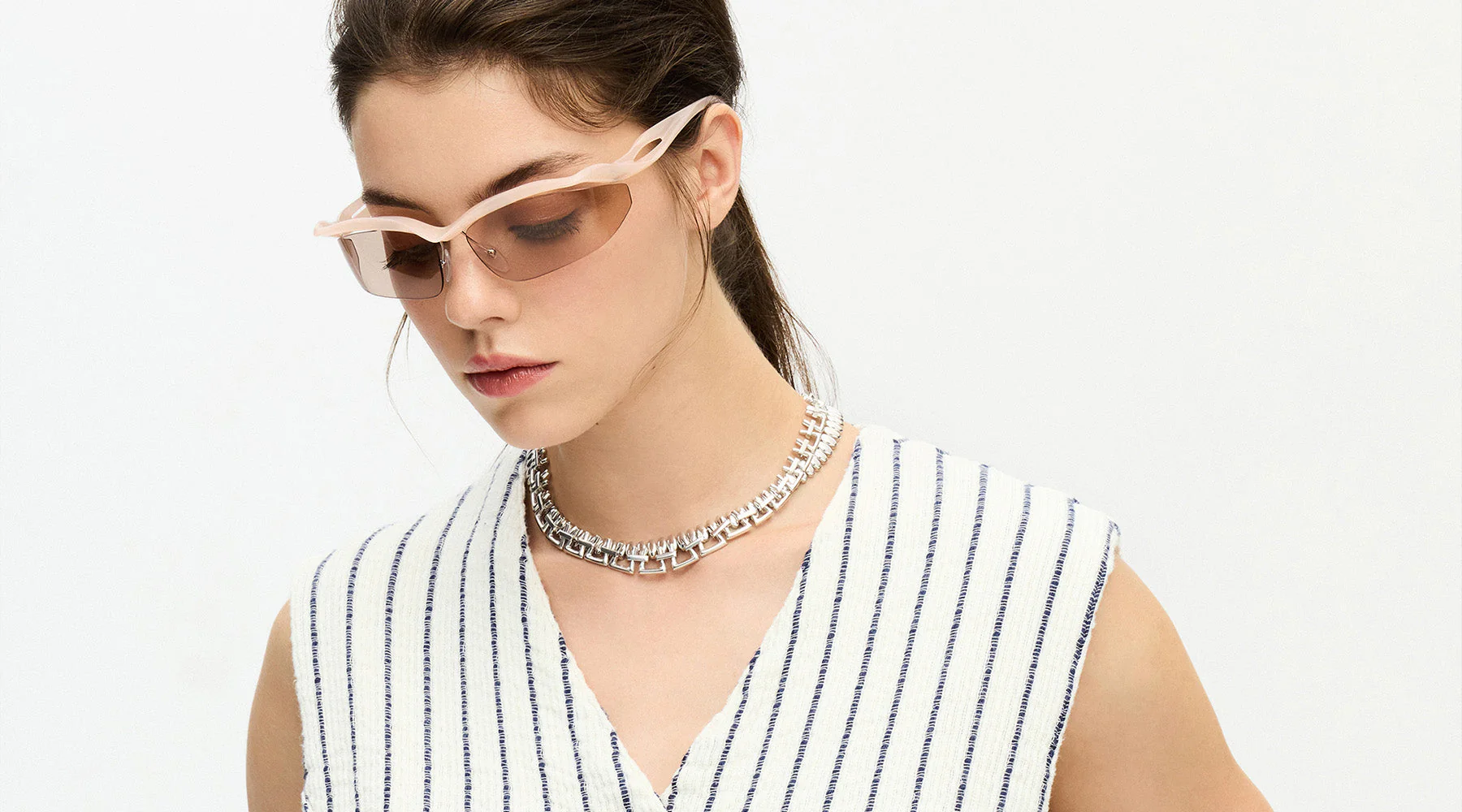 SUPPORTING CHANGE IN THE FASHION INDUSTRY