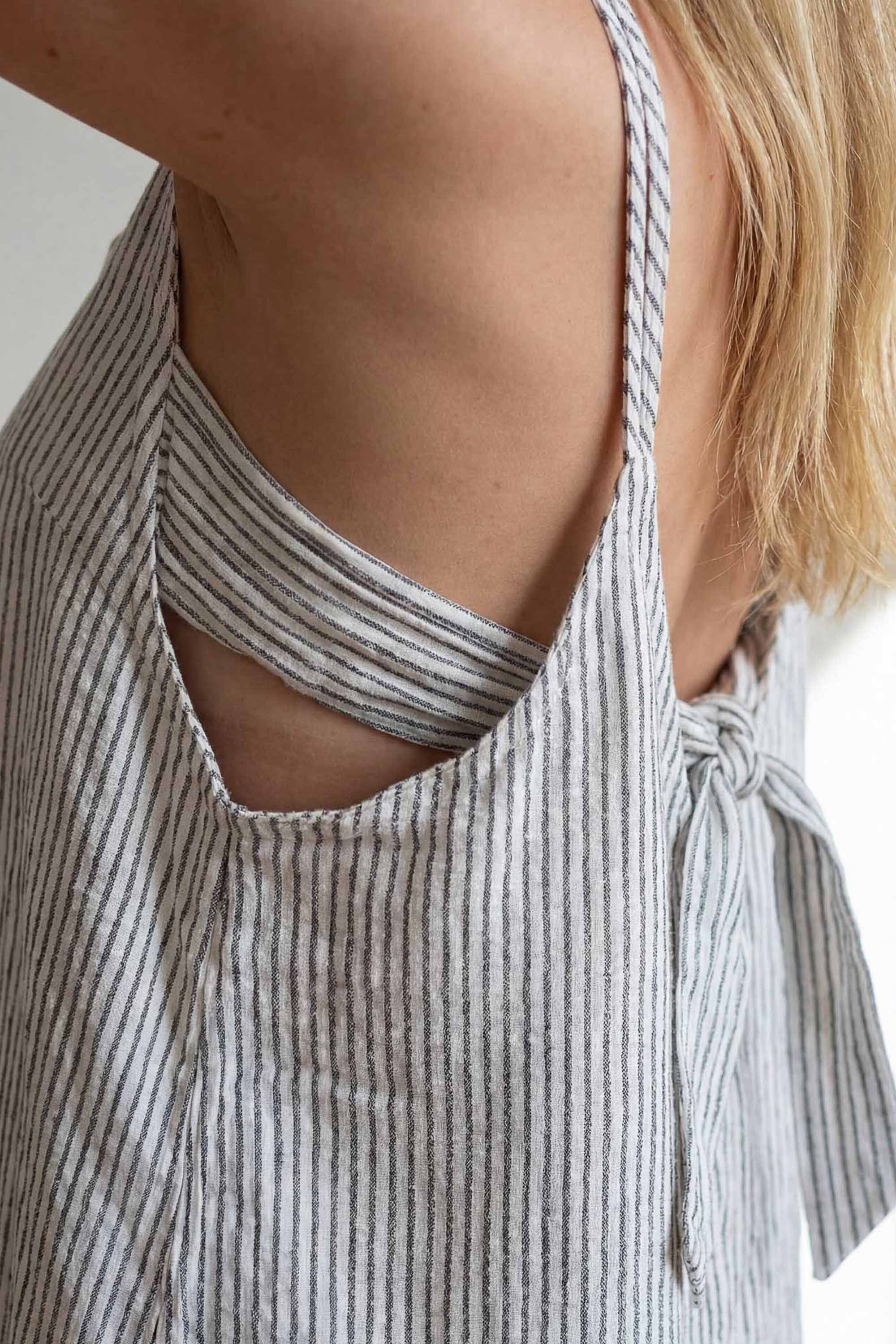 Crinkle Siyah Çizgili Bağlamalı Askılı Elbise